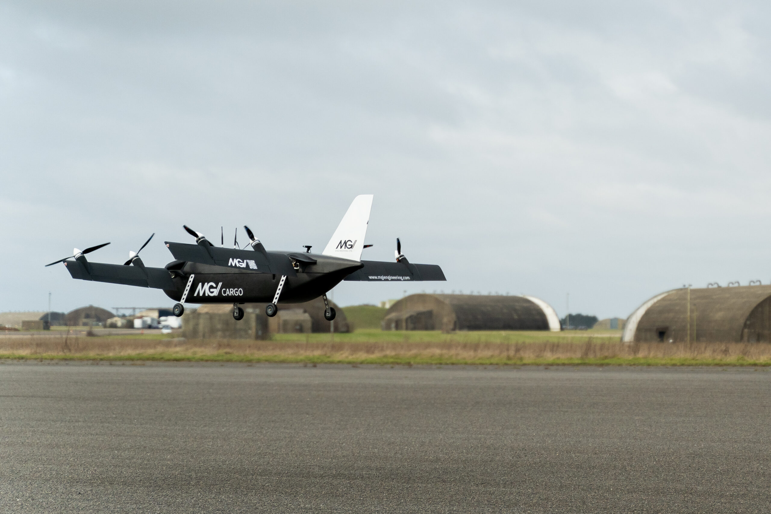 Piattaforma UAV con cargo pod durante una fase di test